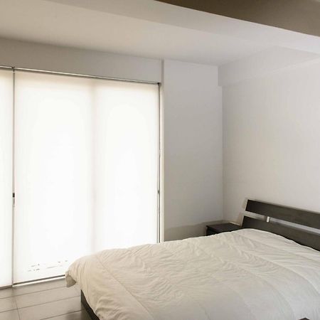 Апартаменты Bright Loft With Terrance - Next To Metro Kerameikos Афины Экстерьер фото