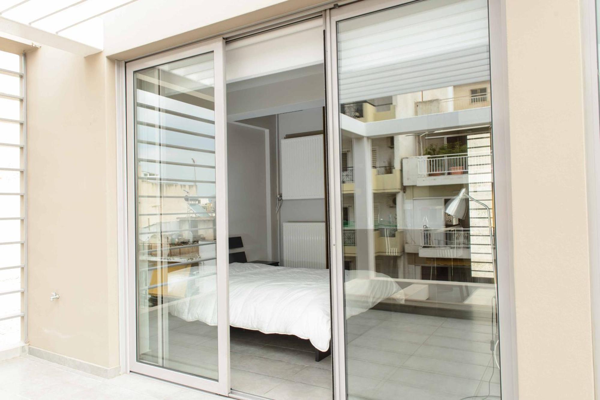 Апартаменты Bright Loft With Terrance - Next To Metro Kerameikos Афины Экстерьер фото