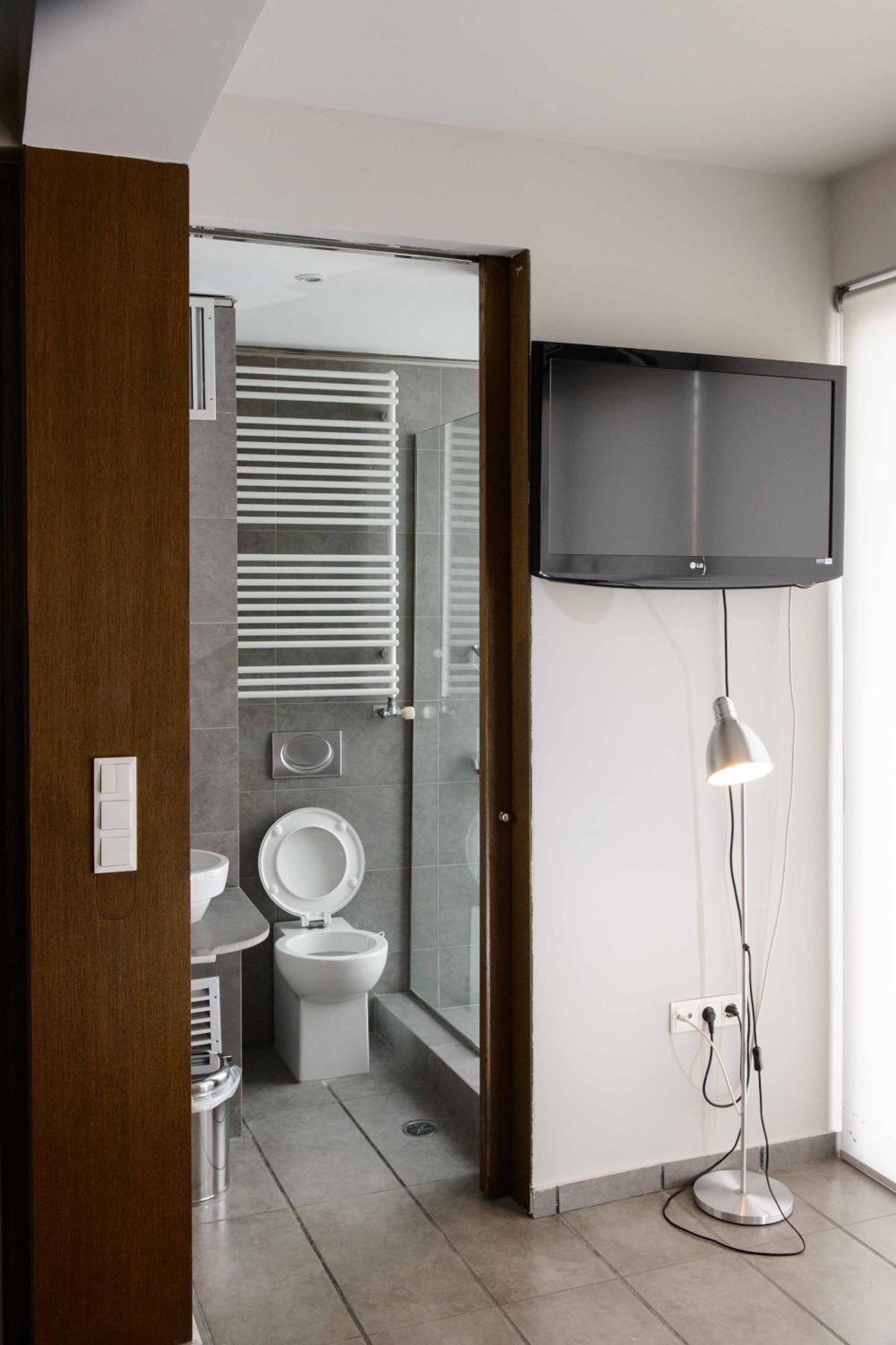 Апартаменты Bright Loft With Terrance - Next To Metro Kerameikos Афины Экстерьер фото