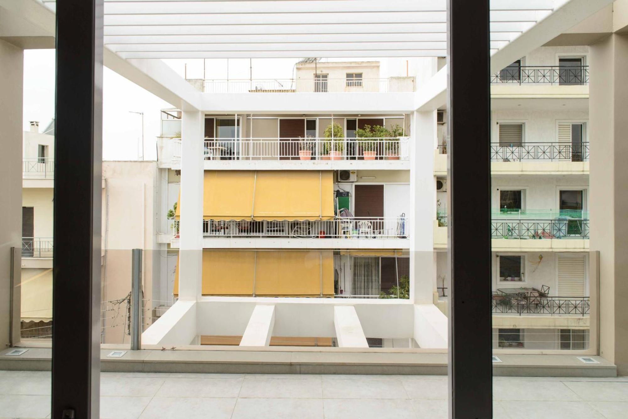 Апартаменты Bright Loft With Terrance - Next To Metro Kerameikos Афины Экстерьер фото